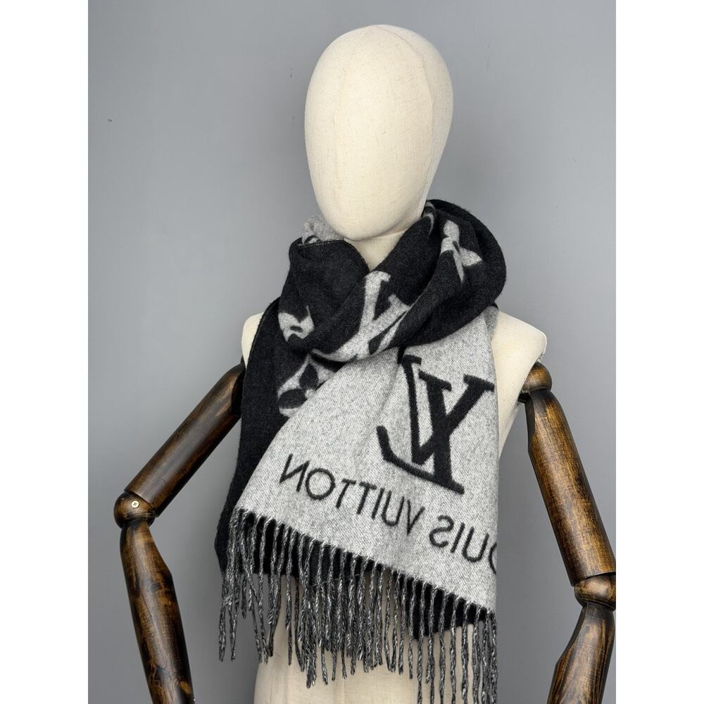 Louis Vuitton Reykjavik Scarf 100% Cashmere in Black and Grey